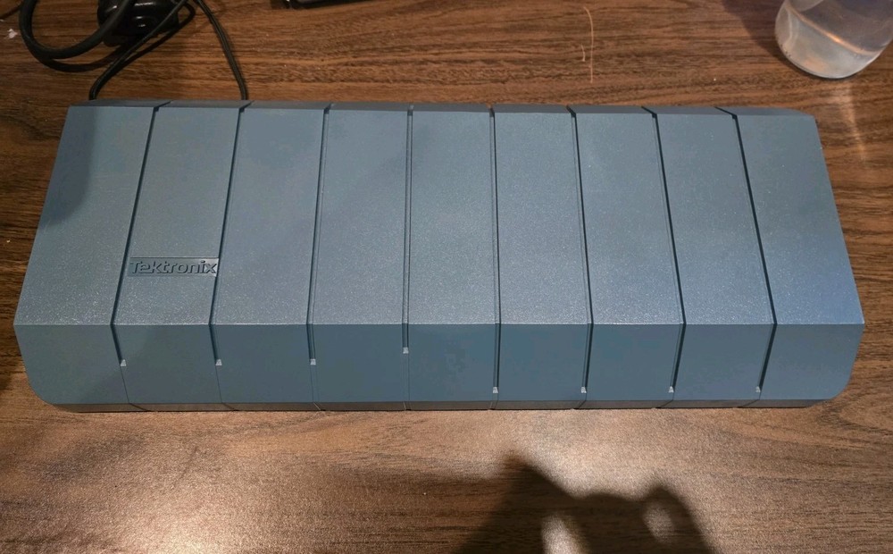 TEKTRONIX OSCILLOSCOPE COVER – 16 3/4″ X 7 1/4″ Hard plastic