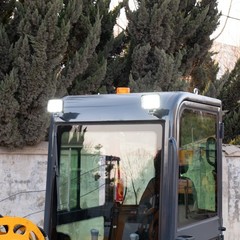 1.4Ton Mini Excavator With Enclosed Cab B&S Engine Swing Boom 4 Attachments Kit