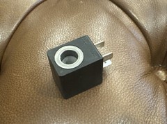 NEW ASCO 400904-142 Solenoid Valve Coil 3-Pin Plug In 24V DC 43004158 FAST SHIP