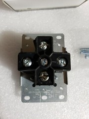 LOT OF 10 – LEVITON 278 30 Amp 3-POLE, 4-WIRE GROUNDING POWER OUTLET FLUSH MOUNT