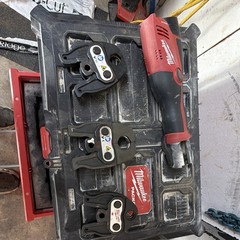Milwaukee FORCE LOGIC 2473-20 M12 Press Tool for Copper w/ 1/2 3/4 1in Jaws