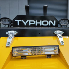 TYPHON STOMP V900 1.4Ton Skid Steer Loader w Kubota 25HP 3-Cylinder D1105 Engine