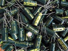 680uF 35V (100x) Electrolytic Capacitors 35V 680uF Volume 10x20mm