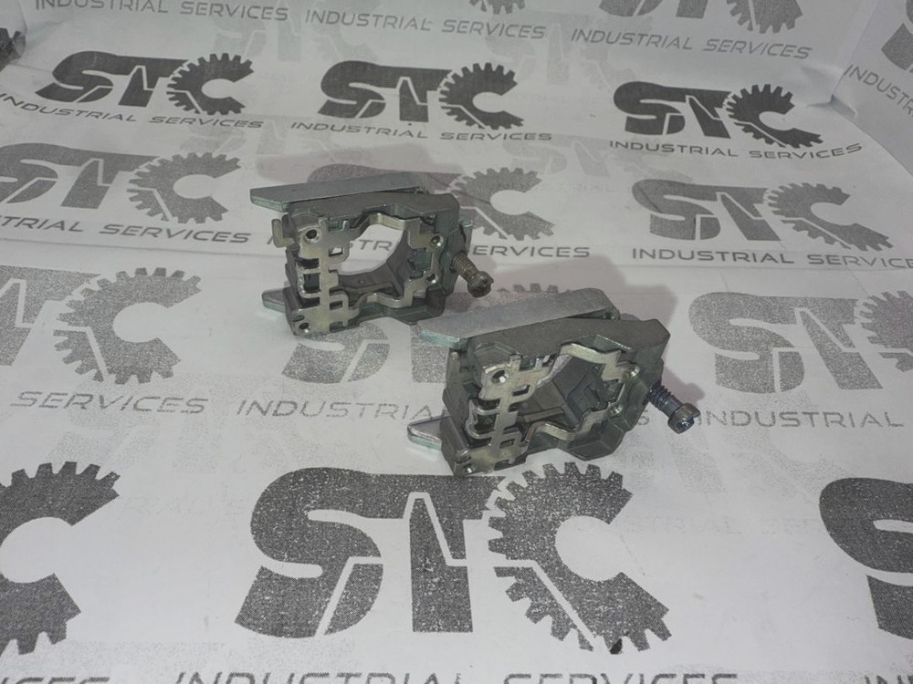 ZB4BZ009 Genuine SCHNEIDER Mounting Base, 22mm, PRICE PER PAIR Fast Shipping