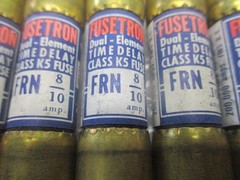 FUSETRON FRN-8/10 FUSE LOT OF 26 NSNP