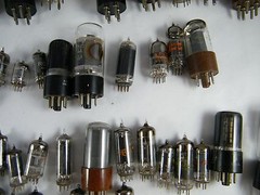 (50) MISCELLANEOUS ELECTRONIC TUBES UNTESTED WITH NO WARRANTY & NO RETURNS AB