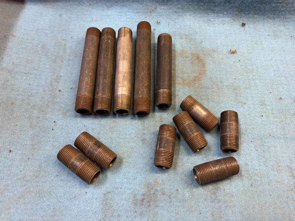 PIPE NIPPLE ASSORTED LENGTHS 3/8″ NPT (LOT OF 12)