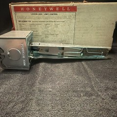 Honeywell Tradeline L4069A 1060 Temperature Limit Control 7 in 50-200F 120/240V
