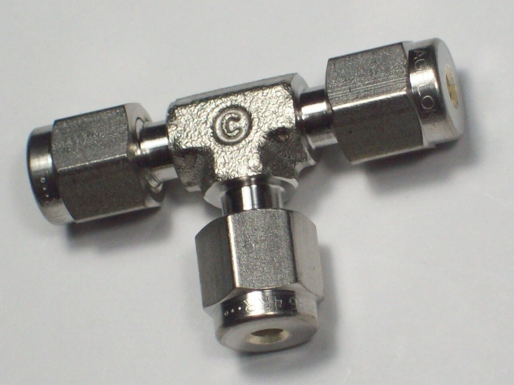 1 – Swagelok Stainless Steel Tee Union Fitting, 1/8″ OD Tube, SS-200-3