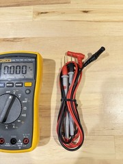 FLUKE 115 TRMS MULTIMETER W/ LEADS & CLIPS – SHIPS FAST