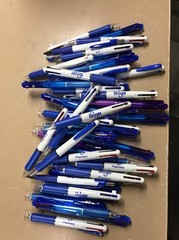 100 Wholesale Lot Misprint Ink Pens 3 COLOR “Clicker” Type Pens Red Black Blue