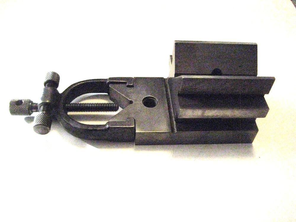 VINTAGE L.S. STARRETT CO. NO. 567 V-BLOCK & CLAMP #52588 GOOD USED CONDITION