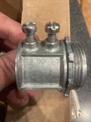 NEW Neer TC-504 1-1/4” EMT Setscrew Connector Qty In Box-25