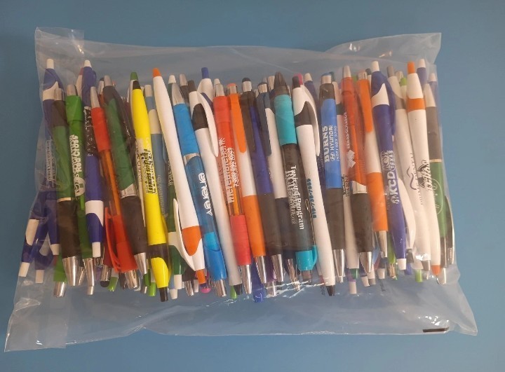 Lot Of 100 Misprint Ink Pens Bulk Assorted Retractable Click Ballpoint Pens