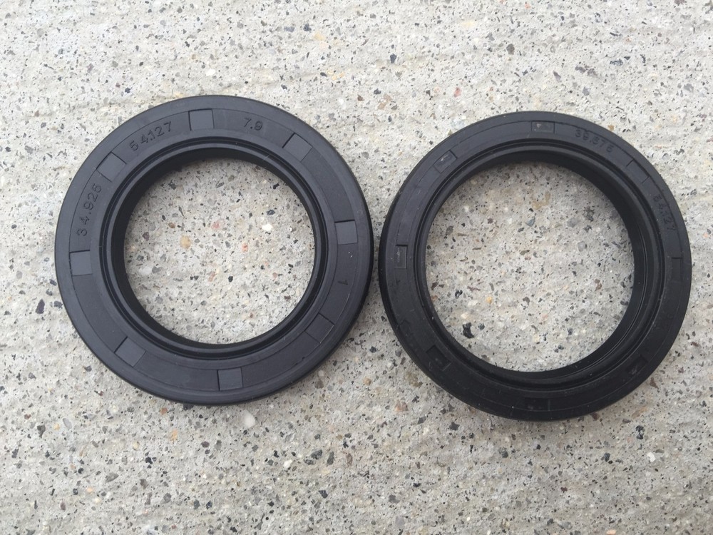 2 pcs Land Pride Oil Seals 060060 & 060061, 060002 & 060003