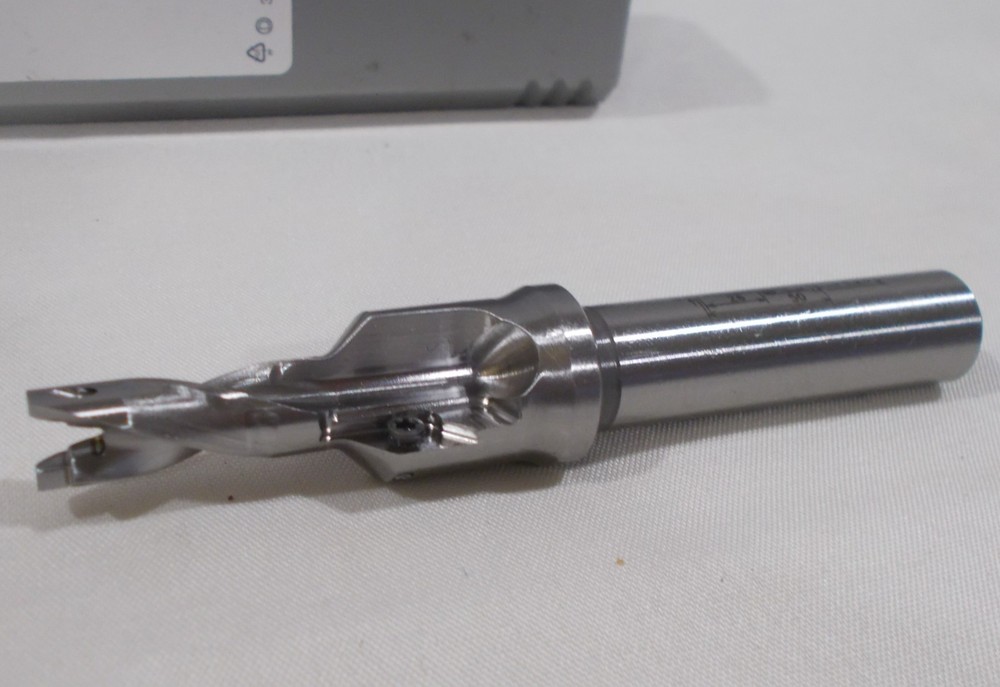 ISCAR SUMOCHAM PRE-THREAD FOR 10MM THRU COOL DRILL AND CHAMFER DCNT085-12A-M10