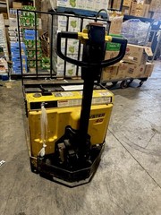 Hyster Walk-Behind Electric Pallet Jack/Pallet Truck 40 W40XT