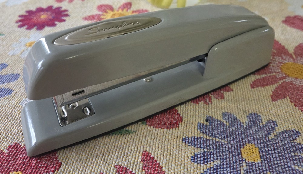 Swingline Grey Stapler Model # 747 Acco Brands – EUC