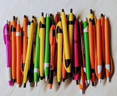 30ct Lot Misprint Retractable Click Pens: Javalina/Slimster BRIGHT MIXED COLORS