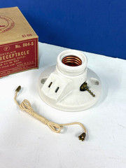 Glazed Porcelain LAMP HOLDER Pull Chain & Outlet 250W 125V CIRCLE F NEW 864-S