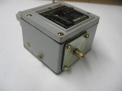 NEW GE GENERAL ELECTRIC CR127B PRESSURE SW 20-180PSI 10-30PSI DIFF 115V Q0282