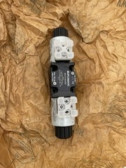 CATERPILLAR 615-6172 12 Volts Broom Cylinder Control Manifold 906 907 908 Loader