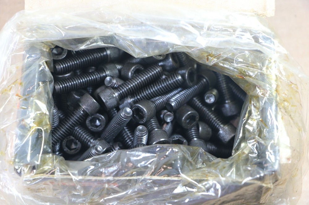 Unbrako 5/16″-18 X 1 1/4″ Socket Head Cap Screws #104088, 100 Pieces