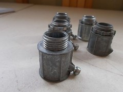 Lot of 5 Angled Set Screw Connectors 1/2″, Multiple Brands *FREE SHIPPING*