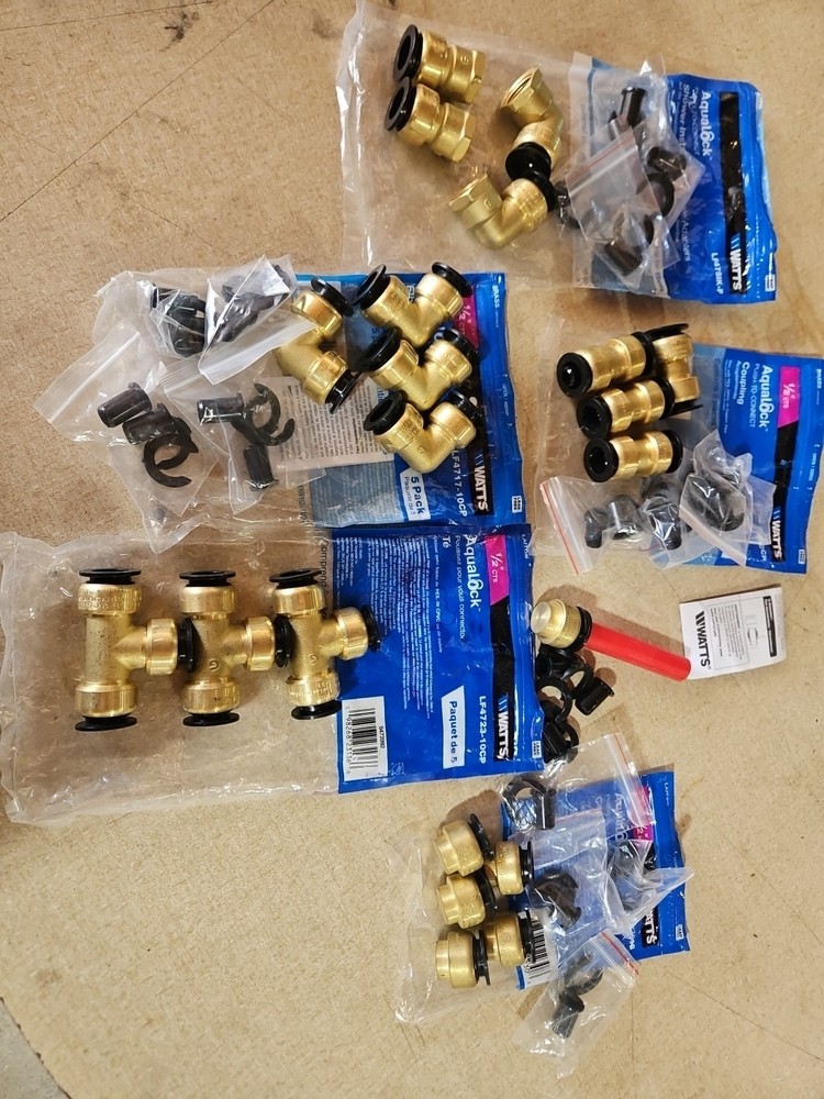 Mixed Lot of AquaLock Watts Push-To-Connect 20pcs Total SEE PICS NEW 1/2″ CTS