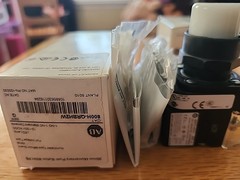 Allen Bradley 800H-QRBH2W 30mm Momentary Push Button White
