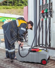 🔥57L (15 Gallonen) mit Handpumpe & Schlauch, Siphon 7,5L/min – Rollbarer Krafts