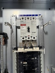 1-200 AMP 480V MAIN BREAKER PANELBOARD 42 SPACE 3PHASE 4WIRE COMPLETE PANEL