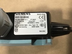 Siemens 3SE5 122-0BD02 / 3SE5122-0BD02 Limit Switch Roller Plunger #05E1PR6