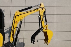 3.5-ton Kubota V1505 diesel mini excavator 25hp cab air conditioning thumb clamp