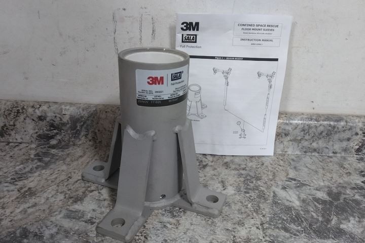 3M DBI-Sala 8518347 10 x 9-1/4 In 450 Lb Weight Cap Bolt-On Floor Mount Sleeve