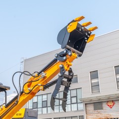 FREE SHIPPING 13.5HP Mini Excavator 1.5 Ton EPA Engine Hydraulic Thumb Digger
