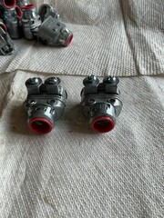 ARLINGTON # SG3838AST / 3/8”, SNAP-TIGHT, SADDLEGRIP DUPLEX CONN, (BOX OF 23).