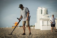 Minelab GO FIND 44 Metal Detector w/ 10″ Waterproof Coil & Bluetooth App