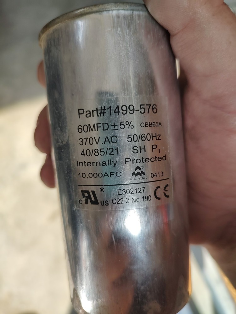 CBB65A 60MFD 370VAC PN: 1499-576 50/60HZ Capacitor