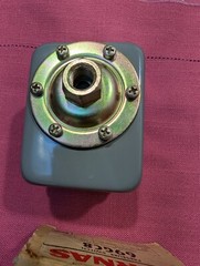 Furnas Electric Pressure Switch 69GC8 20-40 Pounds 2 Pole 120-240 V AC Open Bx