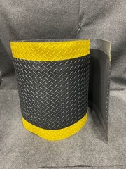 WEARWELL 15/16″ x 2 ft x 15 ft UltraSoft Diamond-Plate Mat, Black/Yellow*