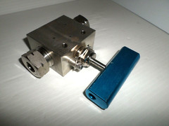⭐NEW⭐ SAMI 530V01T03/HVHF9-30K 316L High Pressure Needle Valve 30,000 PSI 9/16″
