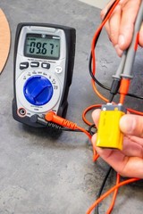 600V True RMS Auto-Ranging Multimeter with Backlight, MAX/MIN, Voltage, Current,