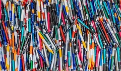 1000 Misprint Pens – Bulk Ballpoint Retractable Click Pen Lot – Black/Blue Ink