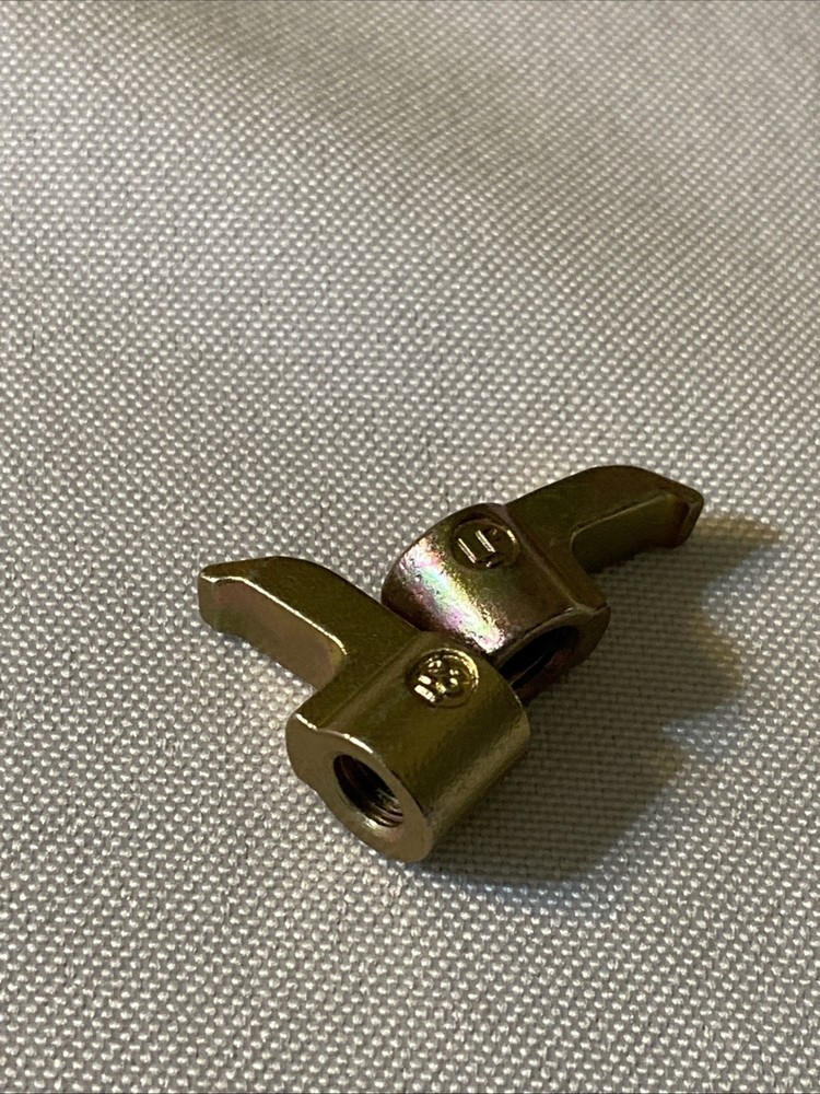 NEW LOT OF 2 GENUINE KENNAMETAL CKM23LP CLAMPS 1020647 93-577-1089 (I10)