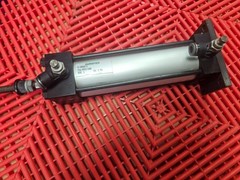 Numatics F2AL-05M3C-CAA0 / Tie Rod Air Cylinder / 2″ Bore x 5.750″ Stroke