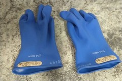 Salisbury E0011BL/10H Size 10-1/2 Class 00 Electrical Insulating Gloves (BW)