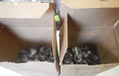 (100) Arlington Industries SG38AST Snap-Tite 3/8 in. Saddlegrip Connectors NEW