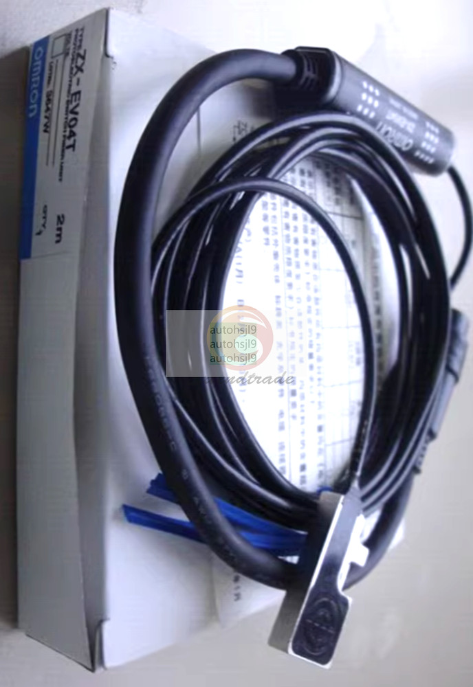 New In Box 1PC OMRON ZX-EV04T laser sensor