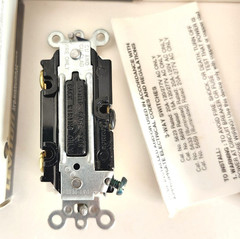 Lot Of 4 Leviton Decora 5633-2W Illuminated Rocker Switch 20A-120V